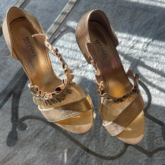 Heels - Picture 2 of 4